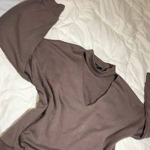 Purple-gray sweatshirt open V